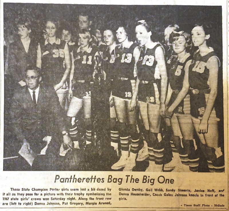 B&W candid newspaper photo of 1967 Porter State champs with their first place trophy after the game.